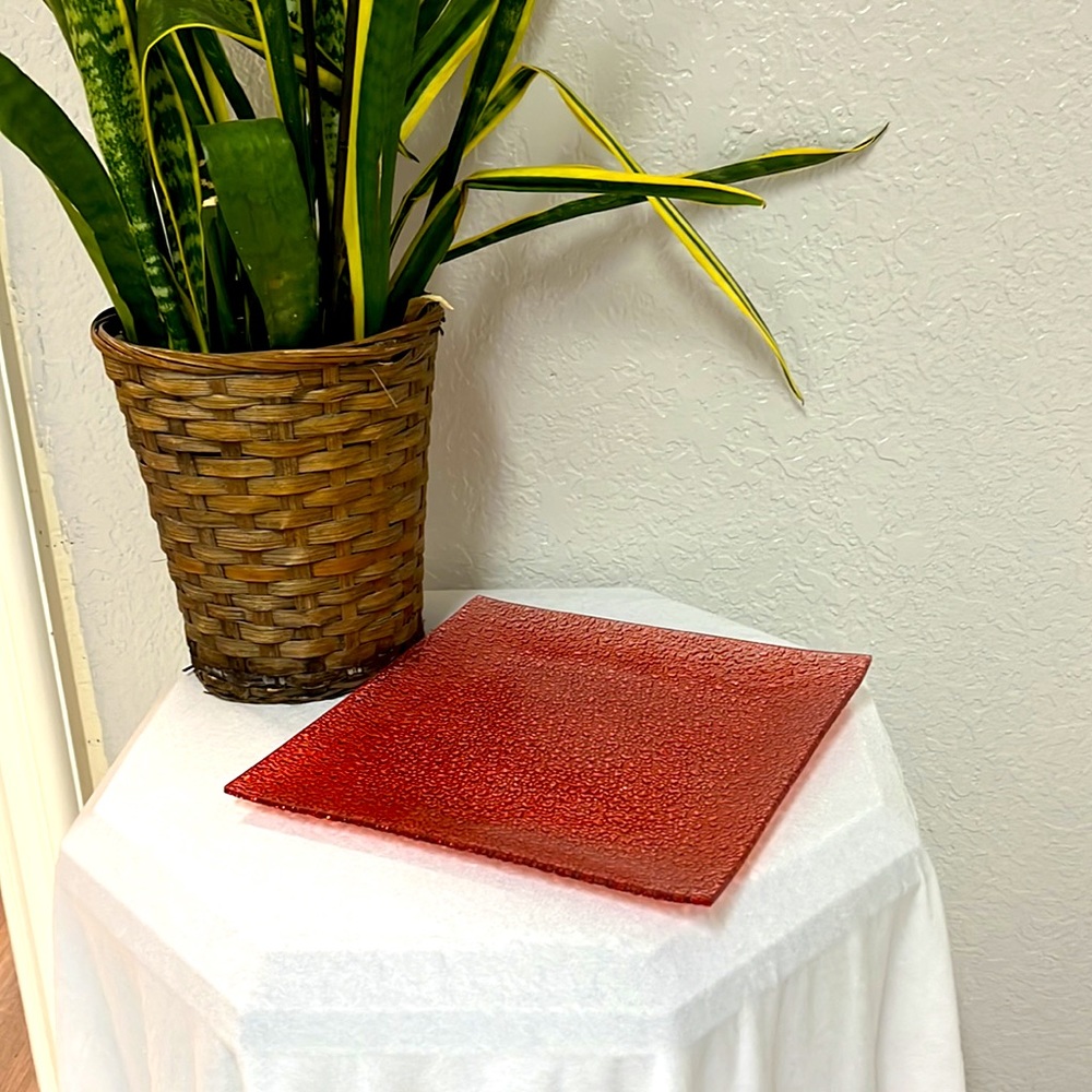 Beautiful red cracked/ pebbled square glass serving dish . 9.5"